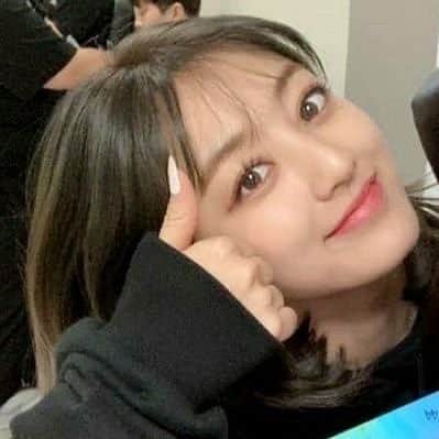 ジヒョのインスタグラム：「♡ i just remembered how i used to post lq pictures of jihyo right before going to sleep in like 2017 and i got so emotional for some reason because this account has been with me for so long😭😭 good night everyone i hope you sleep well <3333⠀ —」