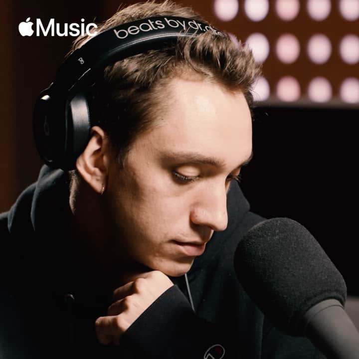 The xxのインスタグラム：「Episode 1 of Interludes Radio on @applemusic hosted by Oliver @hideousbastard is here 📡  Thank you to @florence, @eltonjohn, @sampha, @jimmysomervilleofficial, @romyromyromy, @jamie___xx, @yann__gonzalez and @theonlydetox for calling in with your favourite scary movies 😱📹」