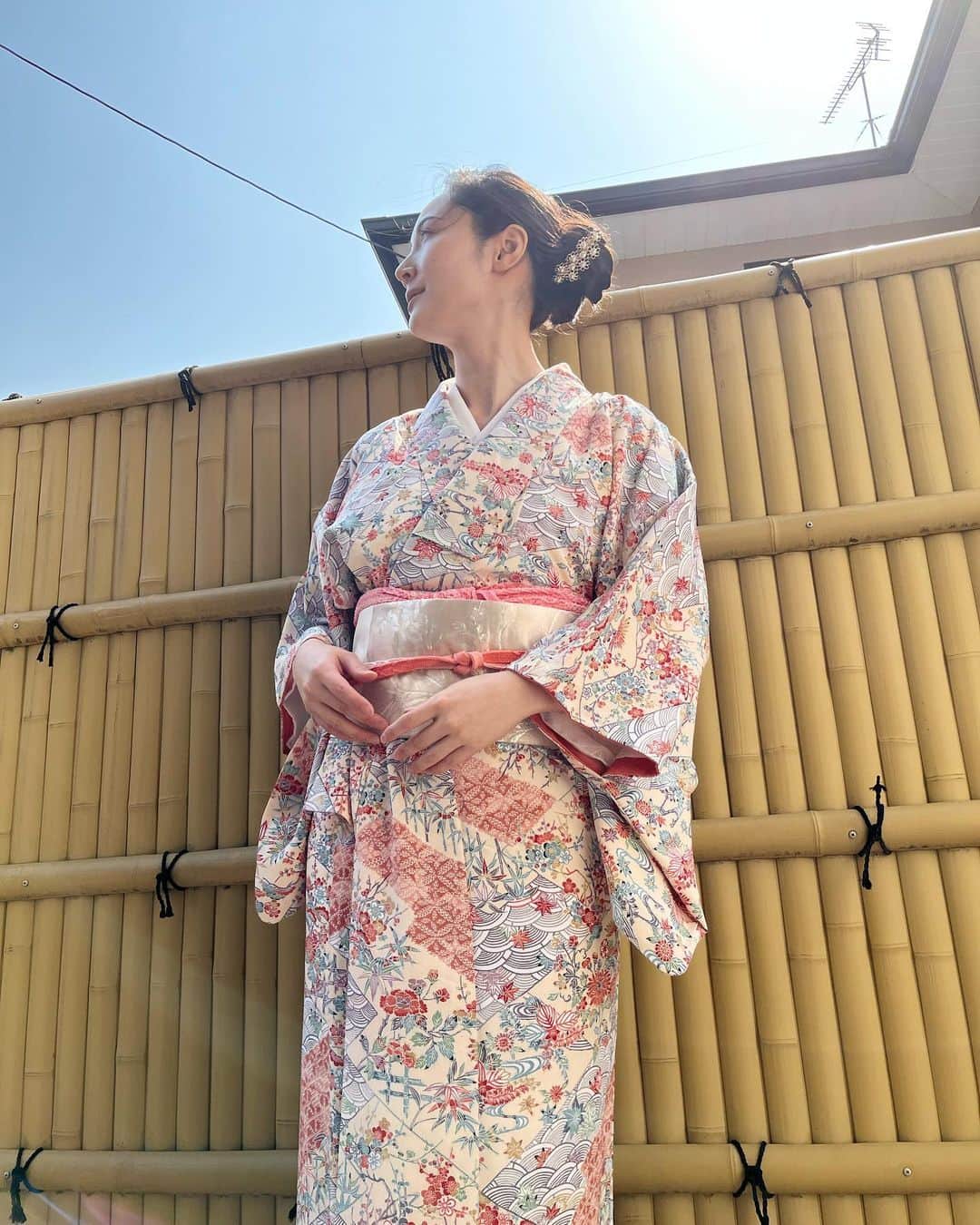 のインスタグラム：「自宅で着付けのお稽古🥰 お花見🌸🍡にも着ていきたいな😚💓  #着物 #大好き #着付け教室 #着付け動画 #着付け師 #お義母様 #名古屋帯 #小紋 #女の子ママ」
