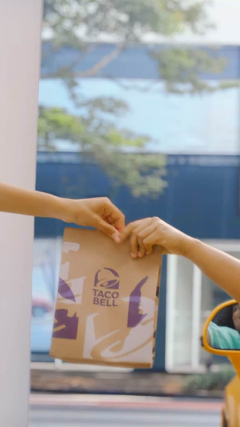 Taco Bellのインスタグラム：「Nacho Fries are BACK and our fans helped make the new Nacho Fries trailer to celebrate. This is the Fan Cut which shows off all the key tweets that helped craft our story. Enjoy!」