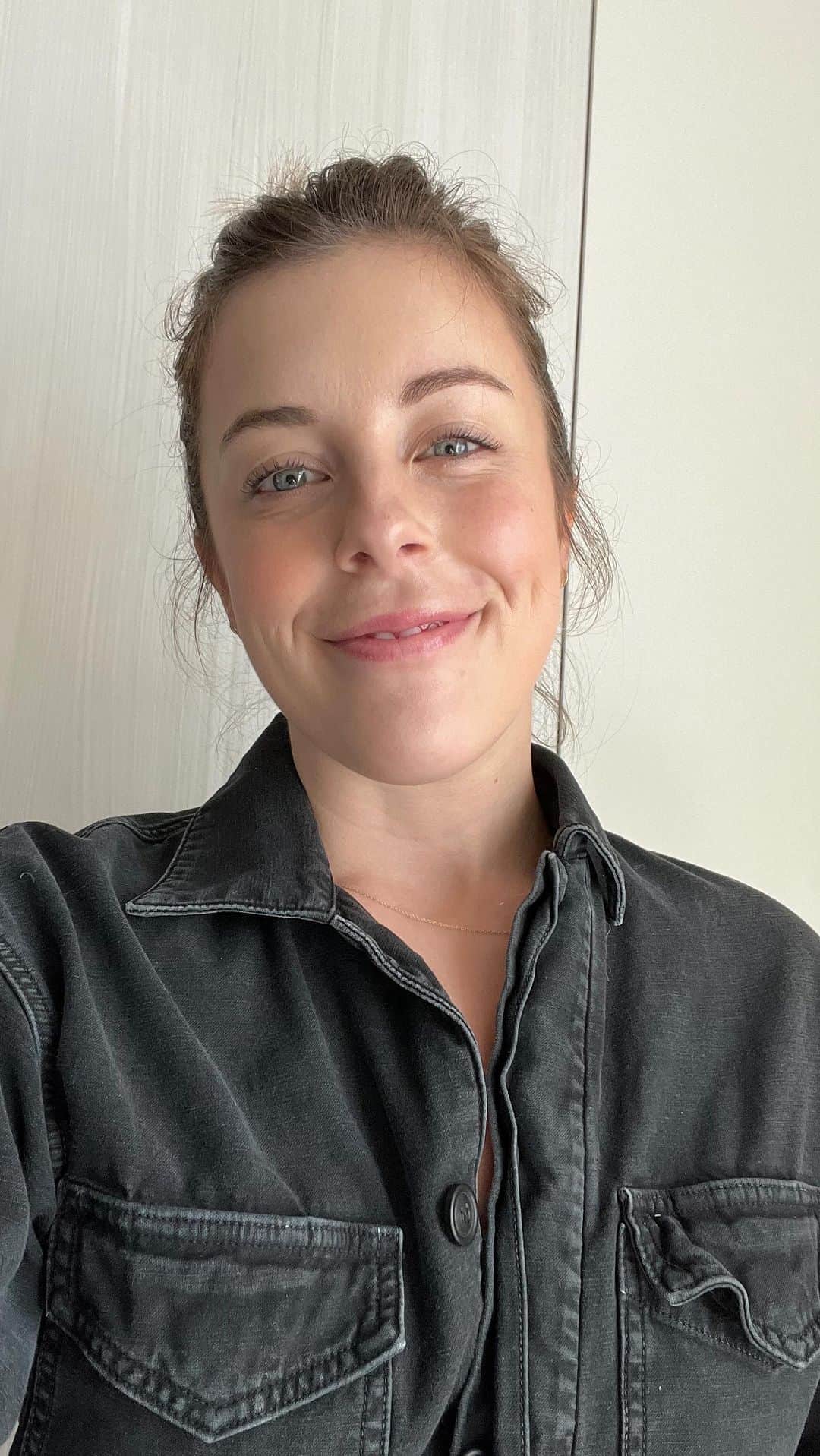 アシュリー・ワグナーのインスタグラム：「Because every now and then you need a good Kim K ugly cry. What do you have on your plate rn that feels like it’s too much?」