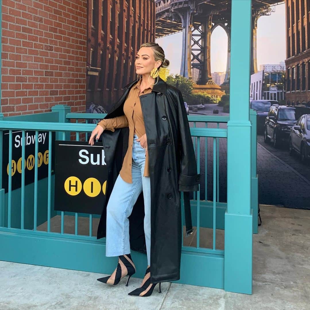 ヒラリー・ダフのインスタグラム：「Go see our pop up in downtown LA #himyf」