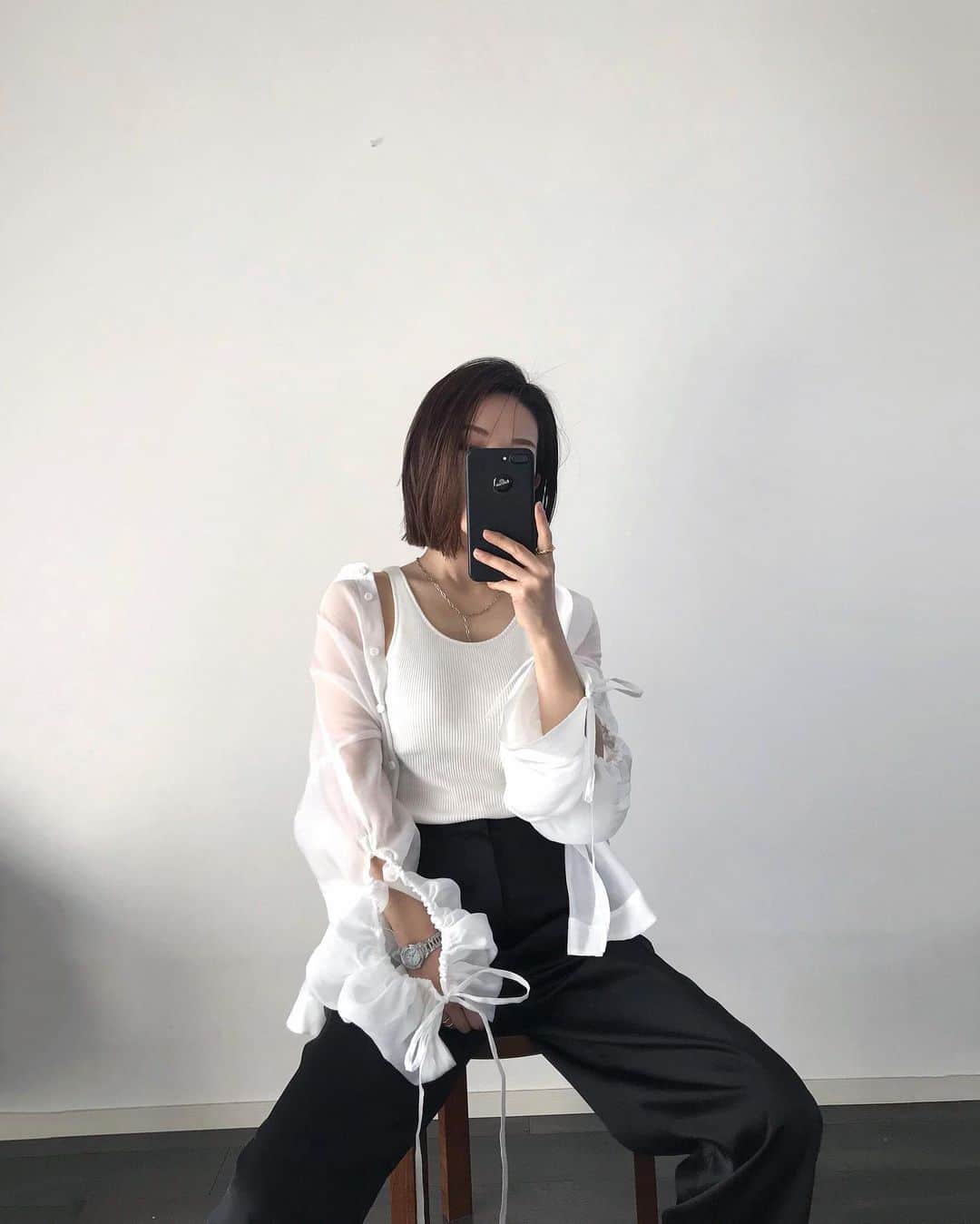 のインスタグラム：「. ⁡ この夏の定番になるであろう アメスリタンクの羽織りに ⁡ @titivatejp #ドローストリングデザインシアーシャツ ⁡ シンプルスタイルも 袖のデザインで一気に映え！ ⁡ ⁡ ⁡ ⁡」