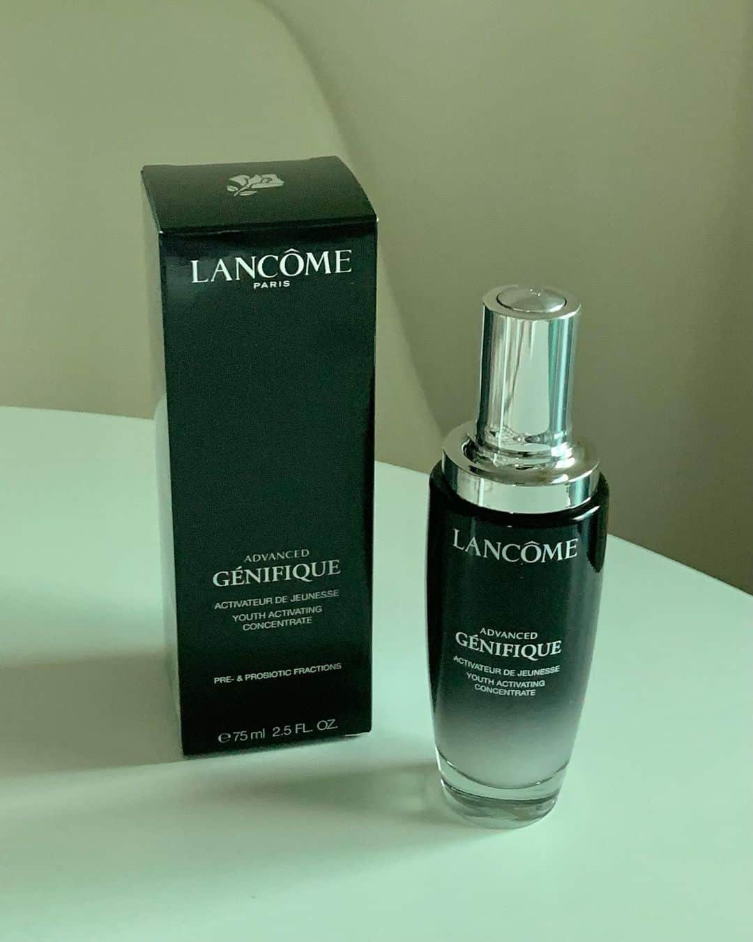 ウィ・ソンヒさんのインスタグラム写真 - (ウィ・ソンヒInstagram)「#광고 @lancomeofficial  7일만 사용해도 효과를 볼 수 있는 랑콤 제니피끄 세럼 🤍 7가지 프리&프로바이오틱스가 피부 장벽을 케어하고 피부의 근본적인 힘을 키워줘요 :) 꾸준히 사용했을 때 확실히 피부가 맑아지고 튼튼해지는 느낌!  제니피끄 75ml 구매 시 35ml 추가 증정 프로모션도 같이 진행중이라고 해요 🤍 - #랑콤 #제니피끄세럼 #랑콤제니피끄세럼 #제니피끄75ml #마이크로바이옴과학 #제니피끄세럼프로모션 #7일동안세럼」3月11日 16時05分 - _seong_hee