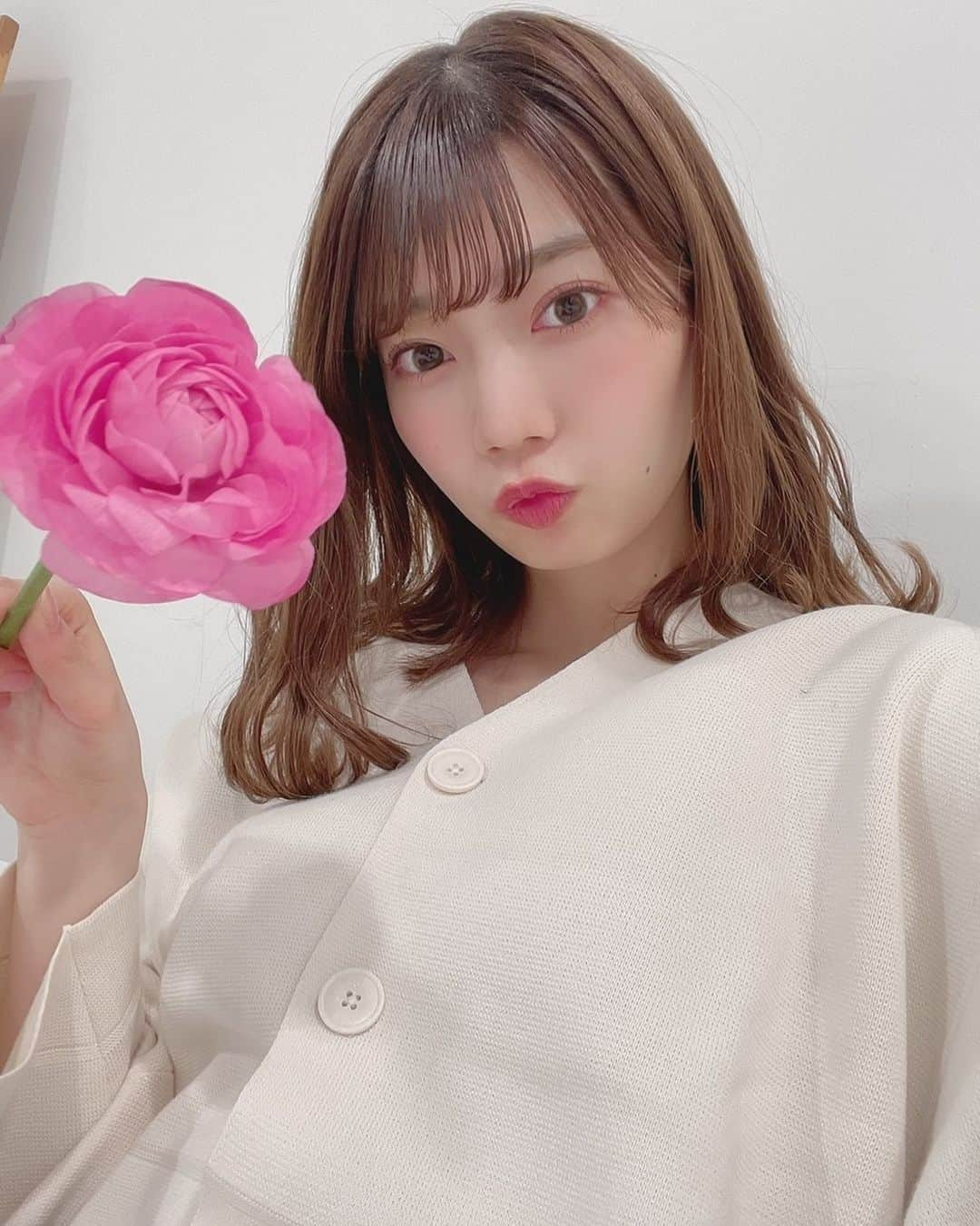 高本彩花のインスタグラム：「⊿ 🌸🍃 ⊿ ⊿ #勝たんしか高本彩花ちゃん #高本彩花 #おたけ #日向坂46  #日向坂46好きな人と繋がりたい  #日向坂46推し #ayakatalk #あやちぇり #あやちぇりぐらむ #あやちー #高本彩花推しと繋がりたい #高本彩花推し #高本彩花好きな人と繋がりたい #アイドル #かわいい #美人 #美少女 #美女」