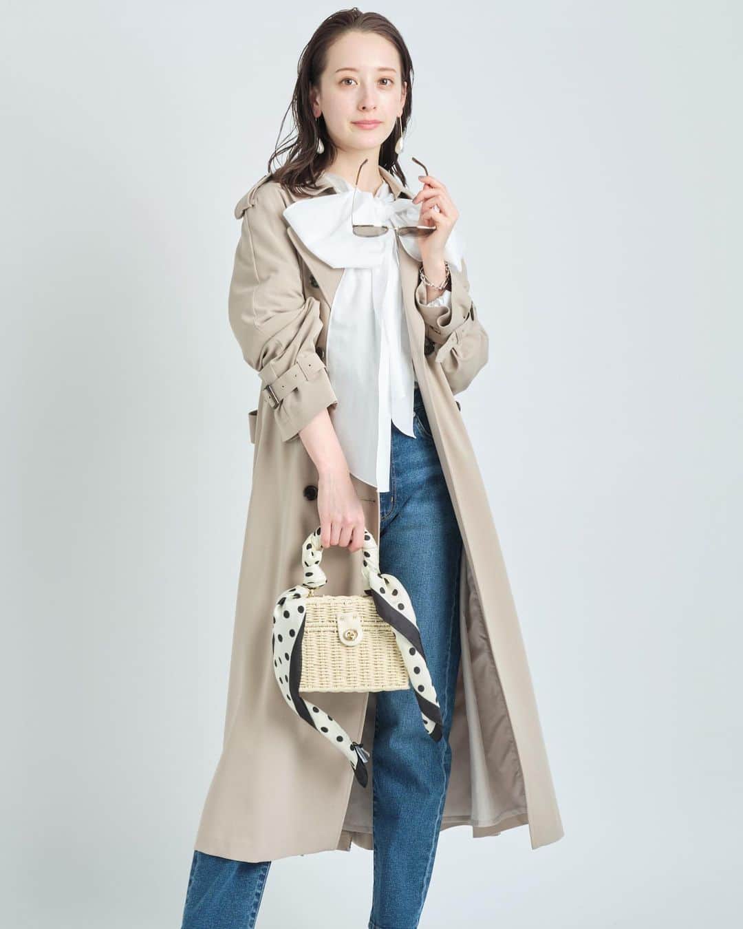 のインスタグラム：「⁡ \\本日スタート// 公式オンラインショップ限定ALL10%OFF 3/11(金)〜3/14(月) ️ ⁡ ⁡ ーArpege story Originalー ⁡ ◼️ベーシックトレンチ ¥35,200(税込) No.12121700-1 Col.ベージュ、紺、オフ白(ルミネ新宿店限定カラー) ⁡ 商品詳細はタグをご覧ください！ スワイプしてカラバリをCHECK▶▶▶ ⁡ ⁡ 毎月大好評のArpege story Original👗 ぜひおはやめにGETしてみてください！ ⁡ ---------------------------------------------- ⁡ 〜Arpege story Original 〜 毎月25日新作アイテム発売！ トレンドのカラーやディテールをぎゅっと 詰め込んだ数量限定のオリジナルライン ⁡ ---------------------------------------------- ⁡ ▶▶︎▶︎ NEWS ⁡ \\本日スタート！// ◼️公式オンラインショップ限定 Arpege story会員様 ALL10%OFF  3/11(金)〜3/14(月) ⁡ ---------------------------------------------- ⁡ ▶▶︎▶︎SHOP NEWS ⁡ ◼️LUMINE CARD 10%OFF 開催中！ 3/4(金)〜3/13(日) ⁡ 【開催店舗】 ・Arpege storyルミネ新宿店 ℡03-3345-0035 ⁡ ・Arpege storyルミネ有楽町店 ℡03-3215-7770 ⁡ ・Arpege storyルミネ池袋店(New open！) ℡03-5954-8259 ⁡ ・Arpege storyルミネ横浜店 ℡045-441-4480 ⁡ お気軽に店舗までお問い合わせください✔️ ⁡ ---------------------------------------------- #arpegestory  #arpegestoryoriginal  #アルページュストーリー #オリジナル  #新作アイテム #アウター #春アウター #トレンチコート #ファッションの力を信じよう」