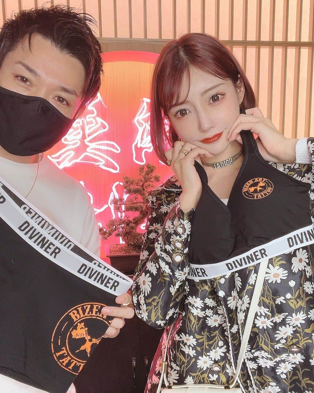彫師美漸のインスタグラム：「@asukakiraran 【Bizen art tattoo studio】表参道 NEWスタジオに遊びに来てくれた✌️ キララちゃんありがとー😁✨ ・ ・ こちらのDIVINER×BIZENアンダーウェアは3/13発売🤘 同日、コラボのロンT/パーカーも発売されます😎 #DIVINER #アンダーウェア #刺青 #彫師 #美漸 #彫師美漸 #表参道 #原宿 #原宿タトゥー #タトゥー #東京タトゥー #Bizenarttattoostudio #tokyo #tattoo #art #fashion #bizenart #bizen #문신　#Bizentattoo  #tattooer #tattooist #tattooartist #tattooart #tattooshop #japanesetattoo」