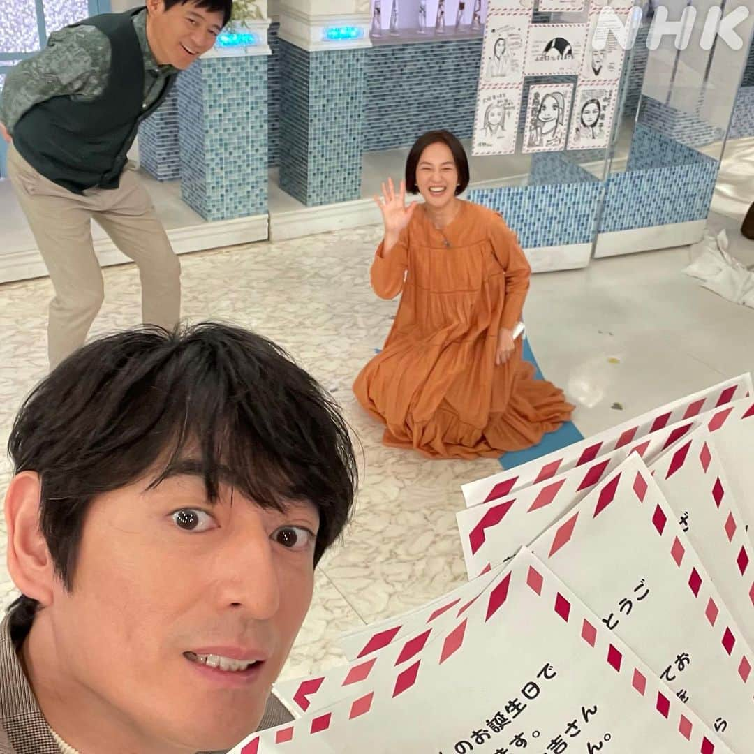 あさイチさんのインスタグラム写真 - (あさイチInstagram)「昨日は大吉さんのバースデー！🎁  お休みから復帰したきょう、 番組スタッフから ささやかですがお祝いをさせていただきました🎉  大吉さんのレアな自撮り写真🤳🏻を 視聴者の皆さんからのお祝いメッセージとともに😆  大吉さん、おめでとうございます！  #博多大吉 #バースデー  #お誕生日おめでとうございます  #誕生日  #博多華丸  #鈴木奈穂子 アナ #nhk #あさイチ #8時15分から」3月11日 18時40分 - nhk_asaichi