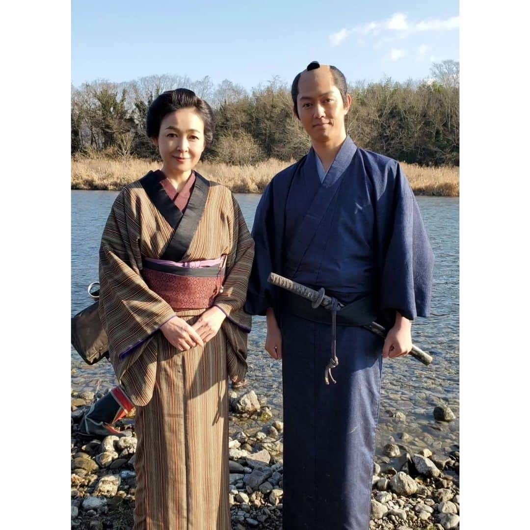 財前直見さんのインスタグラム写真 - (財前直見Instagram)「🍙 明日12日の夜は、「武士とその妻」の放送です！🤗 武士の覚悟と妻の葛藤、そして武士を陰で支える旅籠の女将にも注目してくださいね！😄 🍙 #BS-TBS #武士とその妻 #工藤阿須加 さん #志田未来 ちゃん #女将 #財前直見 #🍙」3月11日 18時40分 - naomi_zaizen_official