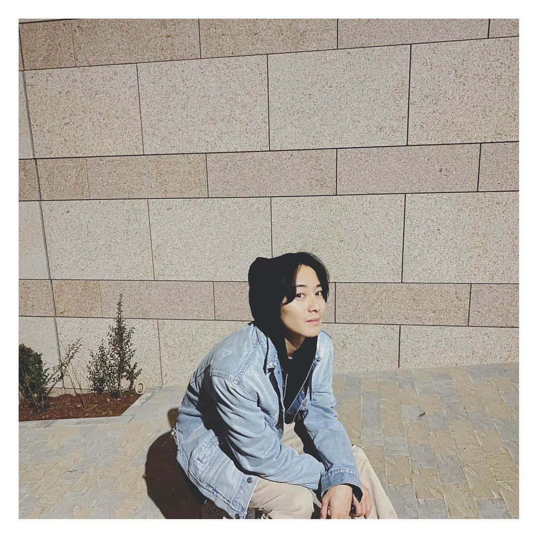 猪野広樹のインスタグラム：「事務所での打ち合わせに4時間…！こたえたなー ユルキルの台本きた。　稽古まではまだ少し。　読むどー！」