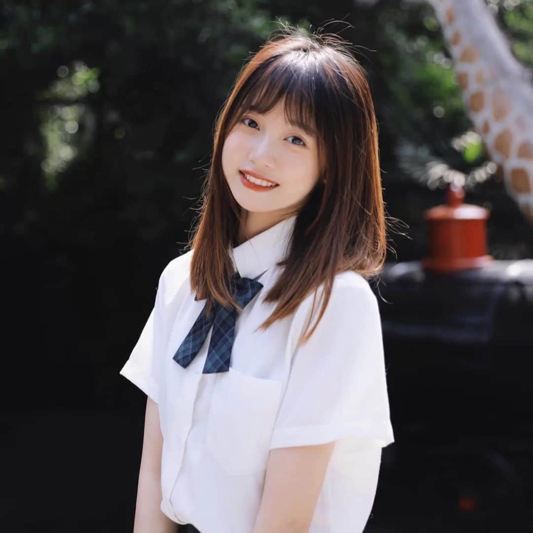 のインスタグラム：「外国美女×制服美人。 #外国人 #美女 #制服 #美人 #いいね返し #インスタ映え #instagood #instalike #f4f #l4l #likeforlikes #likeforfollow #いいねした人全員フォローする #お洒落さんと繋がりたい #美男美女と繋がりたい」