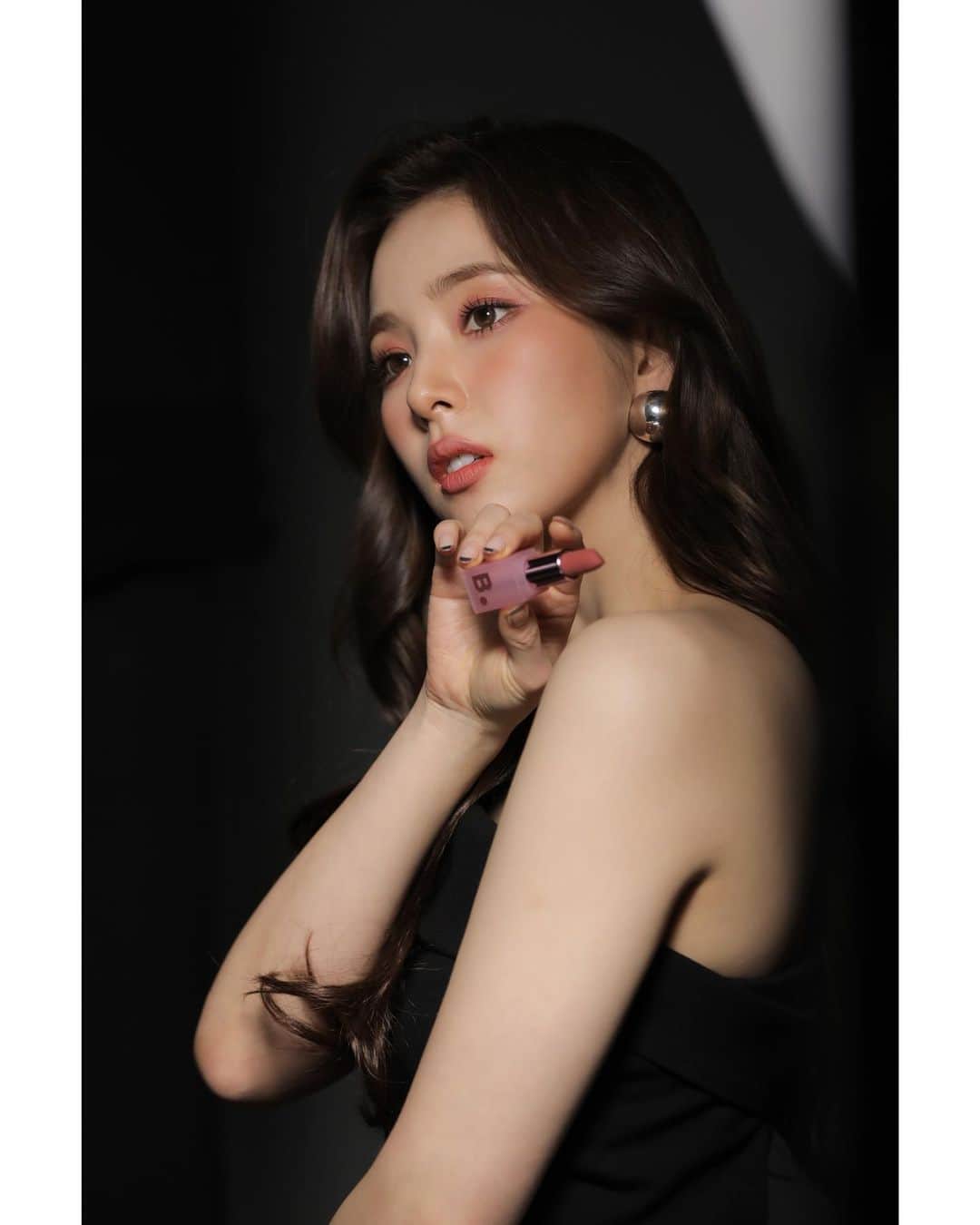 シン・セギョンのインスタグラム：「바닐라코 비하인드 by @edam.official 💛」