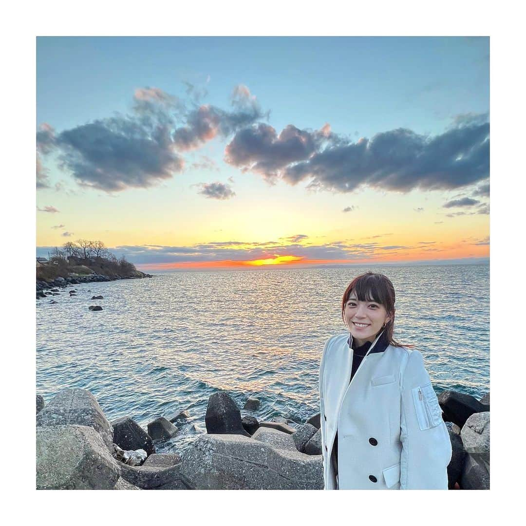 三谷紬さんのインスタグラム写真 - (三谷紬Instagram)「* 忘れてはいけない日。 3.11が来ると毎年 あの日の光景を思い出します。 去年も晴天だった東京。 今年も本当に綺麗な青空が広がっていました。 ロシアのウクライナ侵攻を日々お伝えしている中で迎えた3.11。 人の命の尊さや、日常への感謝。 そんなことをより強く実感した気がします。 多くの人が笑顔で、幸せにいられる日々が送れます様に。 祈っています。 そして、被害に遭われた方々に 心より哀悼の意を表します。 * #311#東日本大震災#東日本大震災を忘れない#幸せ#peace#テレビ朝日#アナウンサー#三谷紬」3月11日 20時12分 - mitani_tsumugi