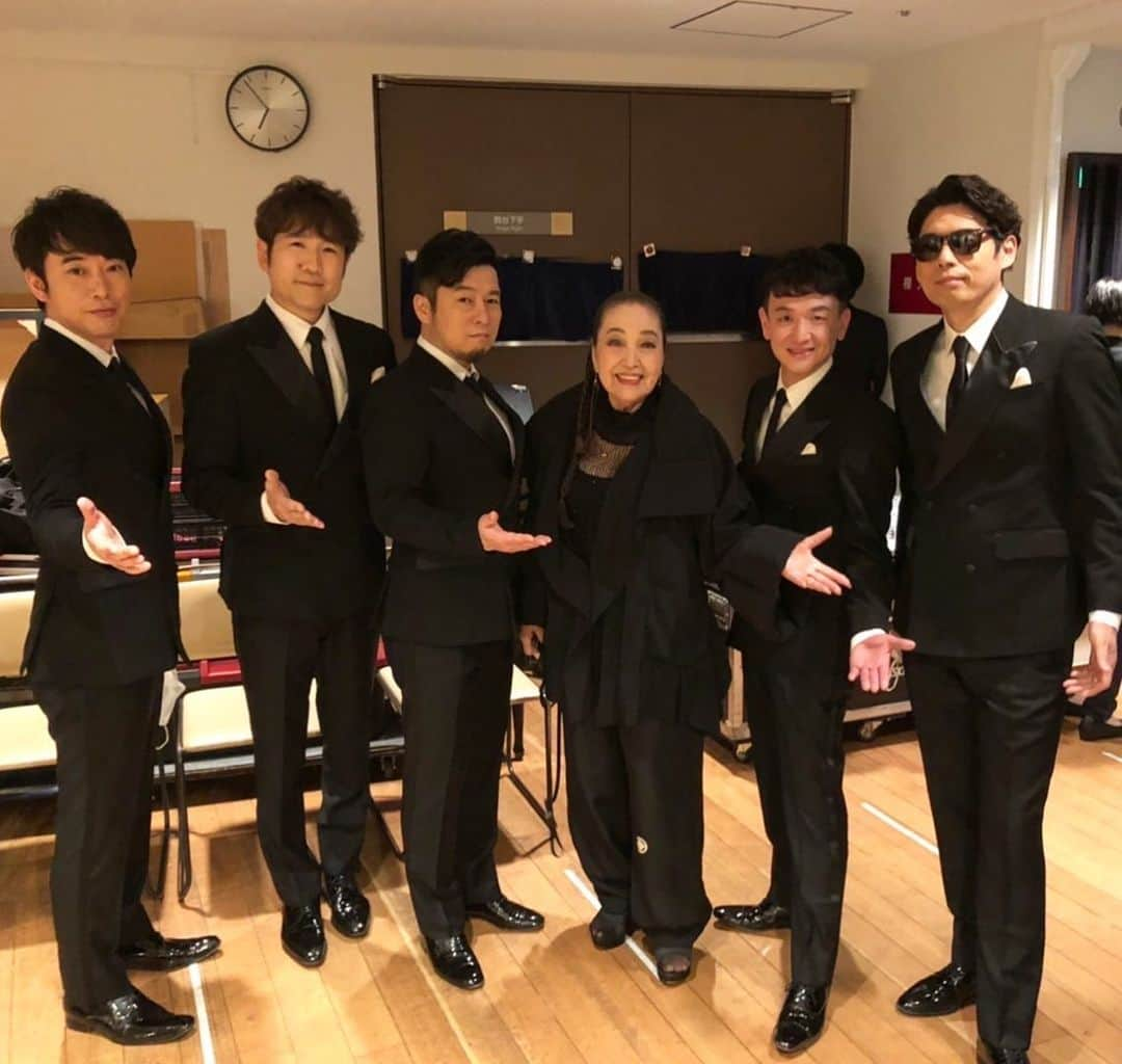 黒沢薫さんのインスタグラム写真 - (黒沢薫Instagram)「第9回全音楽界による音楽会 3.11チャリティコンサート ゴスペラーズ出演しました。 渡辺俊幸さんの指揮でフルオーケストラでの #永遠に　を歌いました。 出演後に発起人の1人、#湯川れい子  先生と。 #pray #311 #music #soul #rb #singer #lovelife #instagood  #live #finished #enjoyed #ゴスペラーズ」3月11日 20時59分 - kaorukurosawa_lovelife