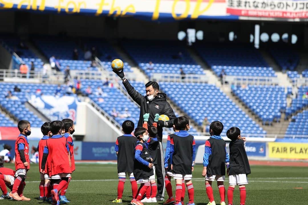 のインスタグラム：「審判もやっちゃう、  #fmarinos  #マリノスサッカースクール」