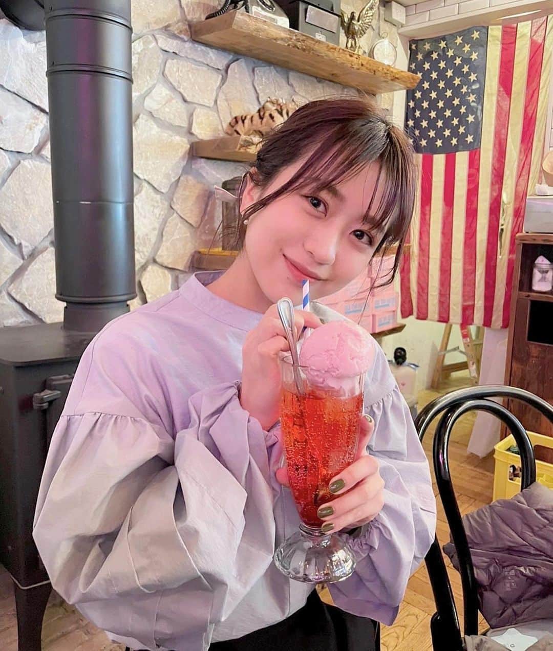 のインスタグラム：「たべる？🍹🥰 #ストロベリークリームソーダ」