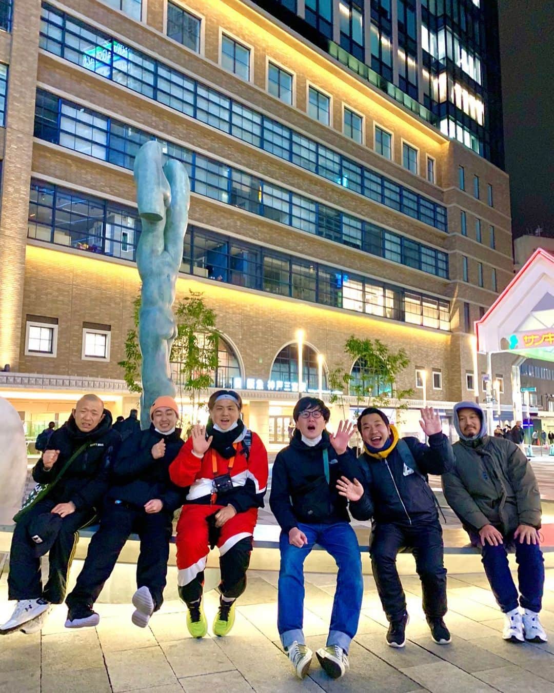 池田真一のインスタグラム：「最高の1枚！ みんなも1回大阪から三宮まで歩いてみて！」
