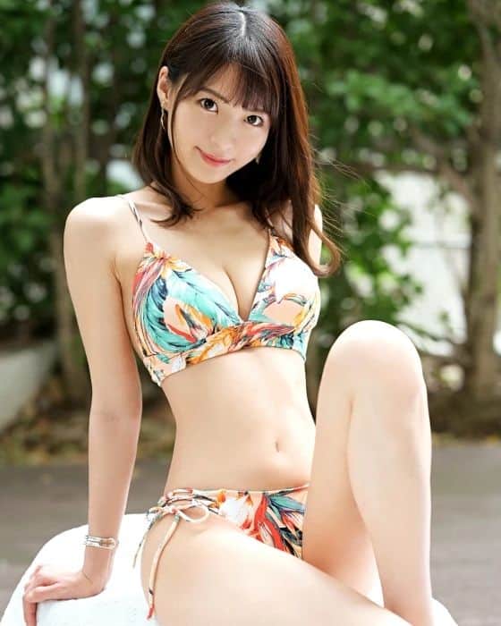 にょにょ（グラドルやAV女優を応援する垢）のインスタグラム：「#⁡東條なつ ちゃん。⁡⁡ ⁡⁡ 彼女のツイッター、インスタとも順調にフォロワー数を伸ばしている模様……(・ω・) ⁡. .⁡ ⁡. ⁡#NatsuTojo」