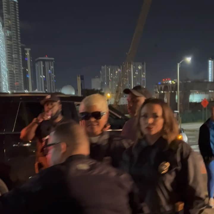 アンジー・マルチネスのインスタグラム：「🎥 @eifrivera said i get to rob the casino 🥷💰 i said… oh i’m in! lol  @misahylton @rapsody @therealmaryjblige  #rentmoney video out now!」