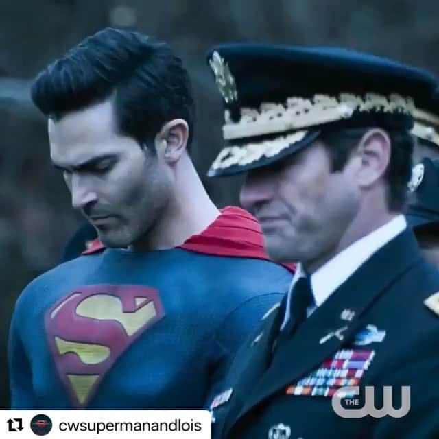 エマニュエル・シュリーキーのインスタグラム：「This small town is hiding some big secrets. Catch up before a new episode of #SupermanAndLois airs on Tuesday, February 22, 8/7c」