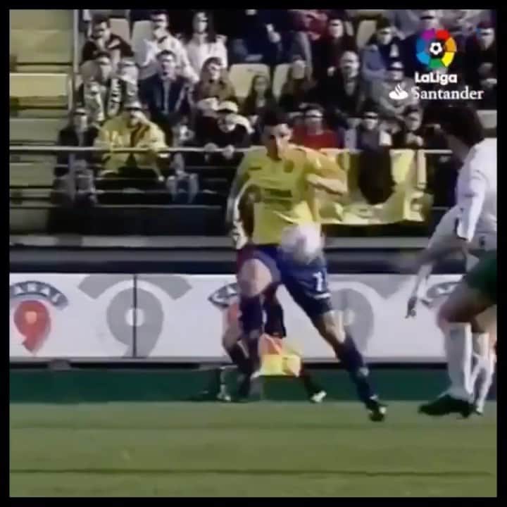 のインスタグラム：「@villarrealcf - 18 anos desses dois gols contra o Racing Santander @laliga . #belletti #forever」