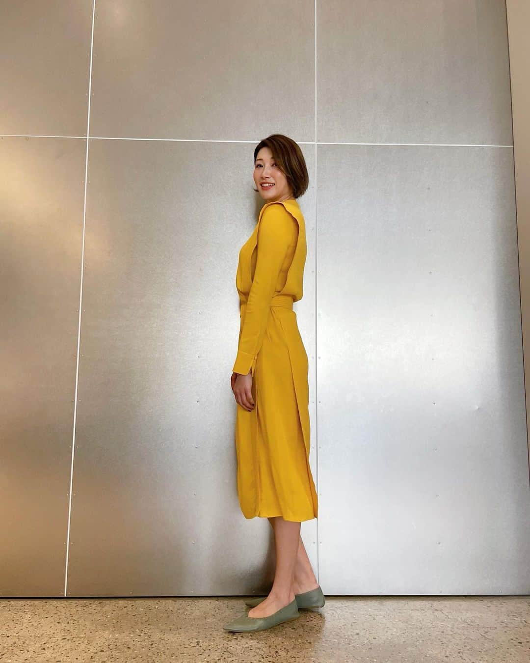 狩野舞子さんのインスタグラム写真 - (狩野舞子Instagram)「幸せの黄色いワンピース🌻 普段は選ばない色やデザインのお洋服を着てみると、内に秘めた新たな魅力や狩野性を発見することが出来て嬉しい。 無理だと決めつけるのはもうやめて、誰も知らない自分を見つけに行こう。 ・ はい？笑 ・ #ワンピース #黄色 #yellow #💛」2月16日 8時27分 - kanochan715