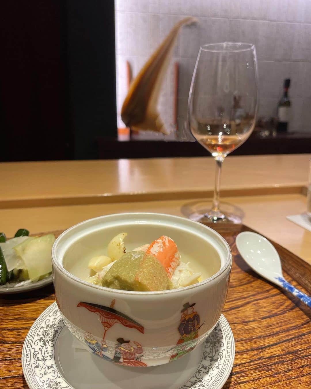 chiharuさんのインスタグラム写真 - (chiharuInstagram)「先日の中華料理。  はじめての紹興酒、 本当に美味しかった♡  年始早々に美味しいものが食べられて幸せでした✨」2月16日 9時20分 - chii.pink