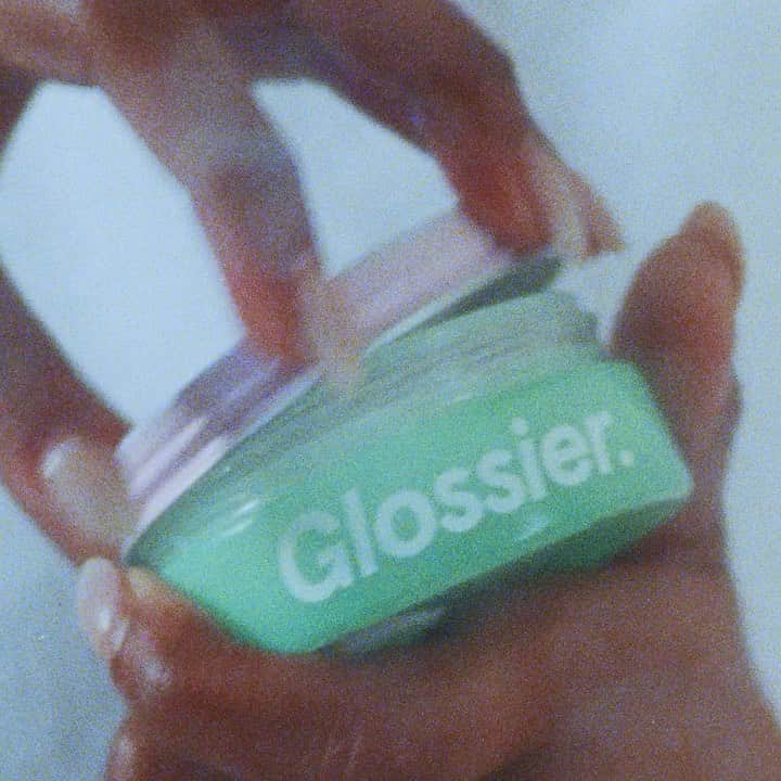 のインスタグラム：「@glossier #glossierpartner #ad  After Baume campaign for @glossier with @ashimashiraishi @najablu @mirainagasu Director: Lana Shahmoradian @lanashah DP: Ben Carey @bennncareyyy Hair / Make-up: @homasafar @tannservices Wardrobe Stylist: @jakesammis Set Design: @lizzielang Production: @lolaproduction @aaronkurlander Video Edit: @anthonymiralles Post Production: @ethos_studio Creative: @marie_suter @lanashah Casting: @madeleinemmarie」