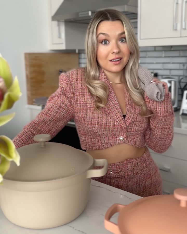 トーリ・ウェブスターのインスタグラム：「Get groceries delivered right to my home in thirty minutes or less? Uhm, duh - count me in 🙋🏼‍♀️🛒  @goodfoodca has officially taken high-quality grocery delivery to the next level! So are you looking to stock up for a big event like Family Day? Or maybe you’re looking for convenience at the end of a workday - well, Goodfood has got it all covered!  With #GoodfoodGrocery, you can get all your grocery products delivered at in-store prices, making it easier than ever to plan ahead and bring family-favorite recipes to life, all without having to leave the house! There are no added delivery fees, no rush to the grocery store - just convenient meal prep without compromising quality. Get it fast, fresh, and delivered in minutes with FREE delivery every time (no minimum order). I’m telling you… this one has changed the game for me! 😉  #GoodfoodMealKits #Goodfoodie #Ad」