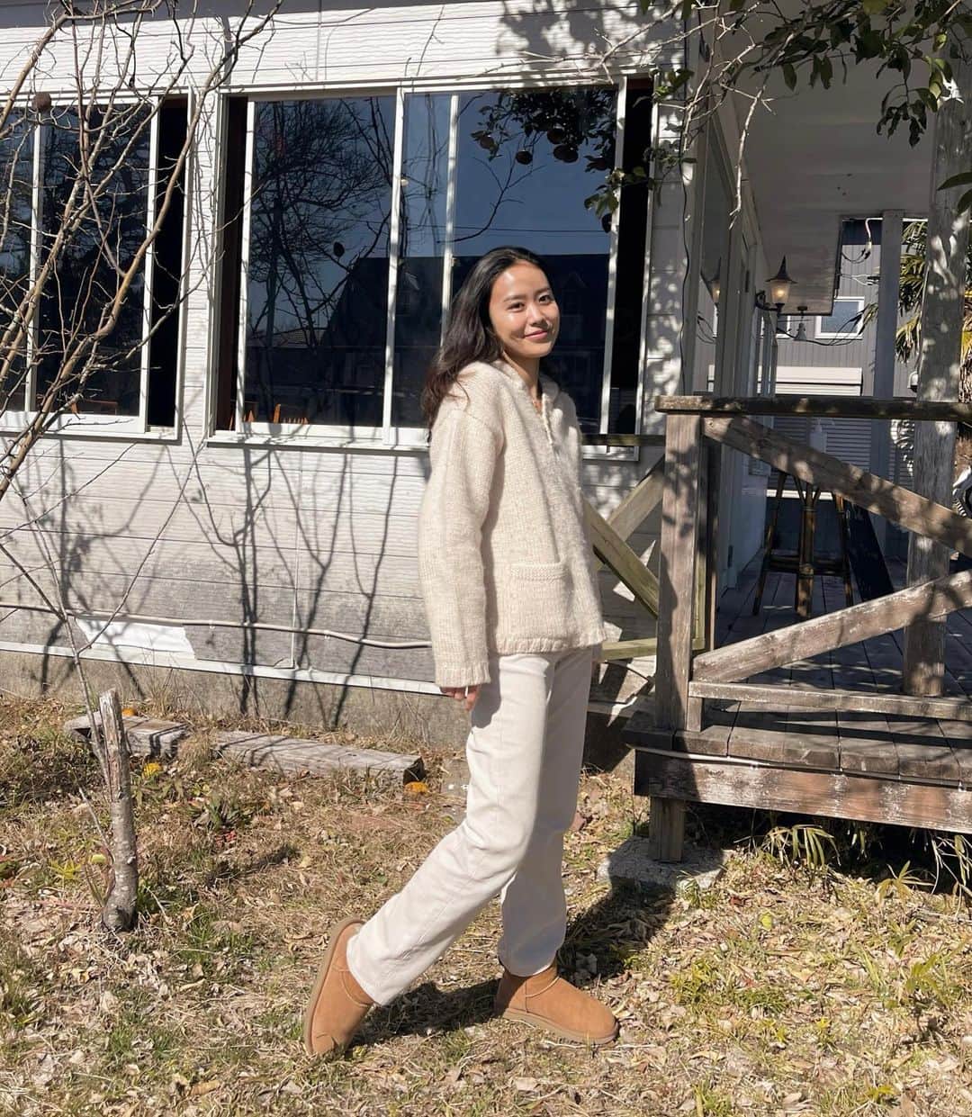 栗山遥さんのインスタグラム写真 - (栗山遥Instagram)「ご近所散歩🌿お気に入りのヴィンテージニット☁️」2月16日 11時18分 - harukakuriyama