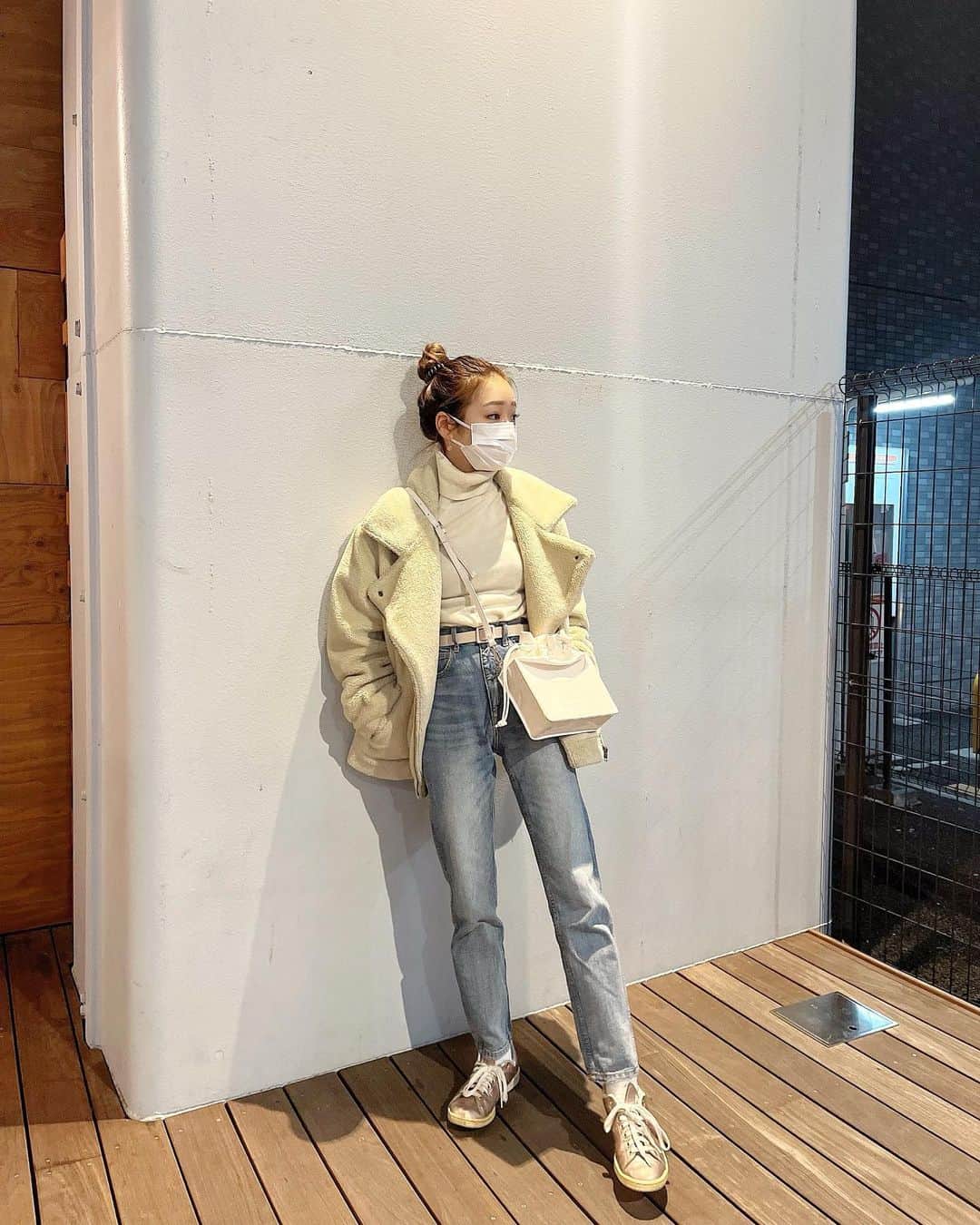 のインスタグラム：「すっぴんラフコーデで街ぶら。 たまにはこんな日も◎  #私服 #初めて買ったデニム #ラフコーデ」