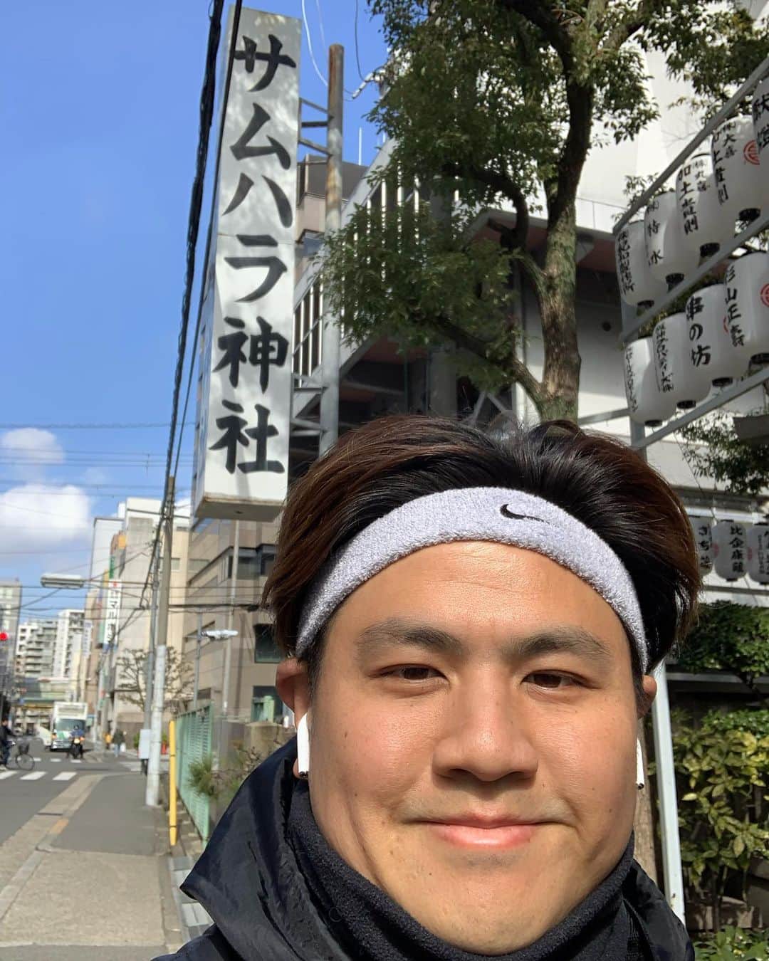 池田真一のインスタグラム：「昨日大阪から神戸まで歩いたのに今日起きて気づいたらランニングしてました！ 日頃の積み重ねと昨日のサウナと爆睡のお陰で足も体調もめちゃくちゃ元気です😄  そして今朝のランニング小競り合いLINEはこんな感じです！  熊プロ、自分はウォーキングしたからってそんなリアクションあかんで😆」