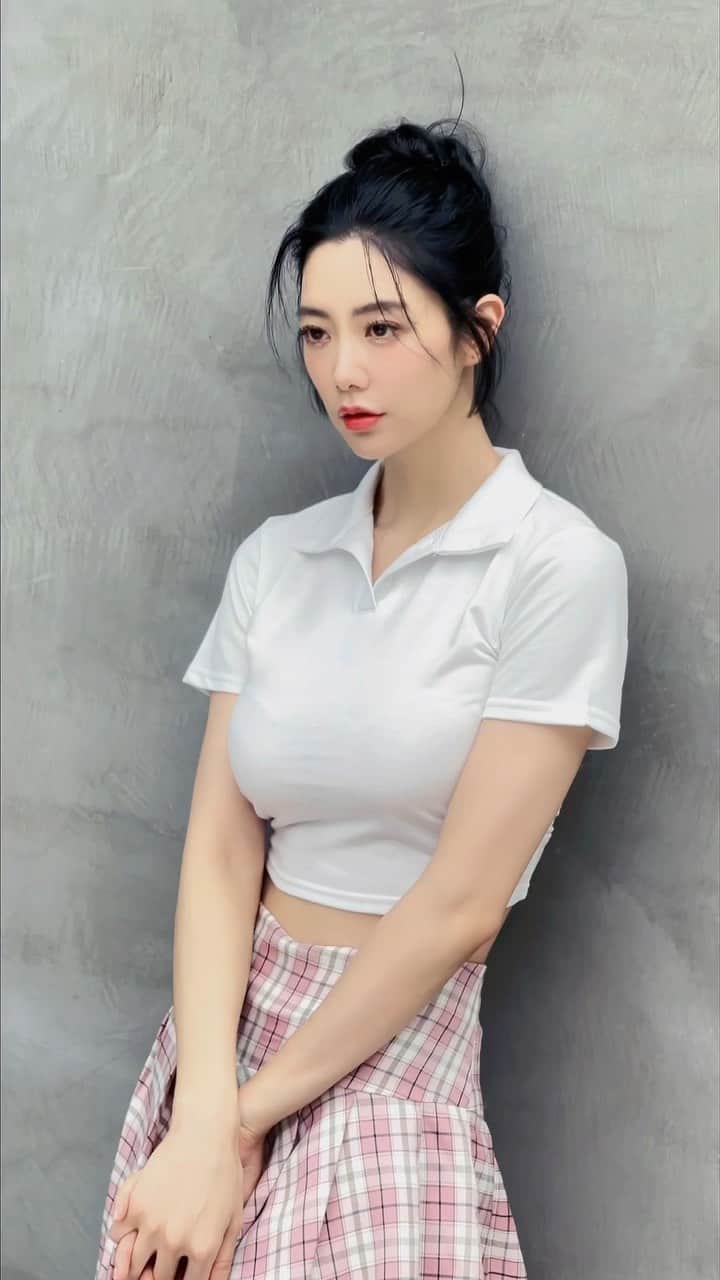 クララのインスタグラム：「#schoolgirl」