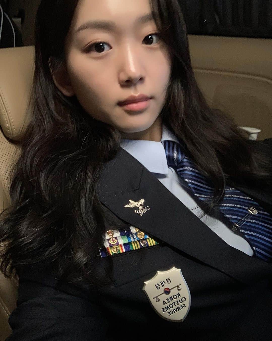 チン・ギジュのインスタグラム：「뜬금없이 #관세정복 #관세청홍보대사✌️」