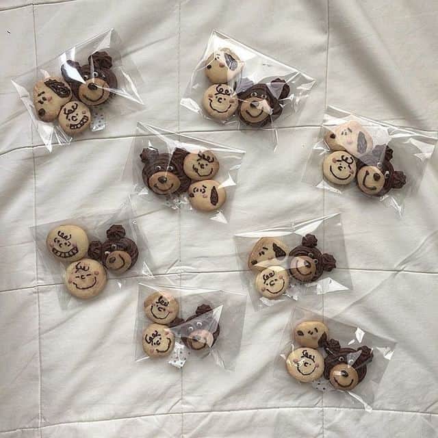 R i R y (リリー)さんのインスタグラム写真 - (R i R y (リリー)Instagram)「『可愛いクッキーの詰め方特集🍪❤️』　　  ホワイトデーにも使える可愛いクッキーの詰め方💌 瓶や箱に詰めたりするのも楽しいですよね🍫 ぜひやってみてください💋  Photo by� @__diary22 @__monmy @chunnai.oyatsu @_chonna @mo_ku.cook sawa_____38 ✴︎---------------✴︎---------------✴︎� � ▶▶掲載する写真を募集中📸� カワイイ写真が撮れたら、@velle.jp をタグ付けするか、ハッシュタグ #velle_jp をつけて投稿してみてね♪� � velle編集部と一緒にカワイイで溢れるvelleを創っていこう😚🤍  ✴︎---------------✴︎---------------✴︎� #クッキー #クッキー作り #手作りバレンタイン #おうち時間 #焼き菓子 #手作りお菓子 #お菓子づくり記録 #おうちカフェ #カフェ巡り #料理好きな人と繋がりたい #お菓子作り好きな人と繋がりたい #ホワイトデー #バレンタインラッピング #メレンゲクッキー #韓国カフェ #手作りラッピング #スヌーピークッキー #アイシングクッキー #バレンタインレシピ #バレンタインラッピング #手作りバレンタイン #お菓子作り #おうちカフェ #手作りお菓子 #おかし作り #バレンタインレシピ #友チョコ #ラッピング」2月16日 18時00分 - velle.jp