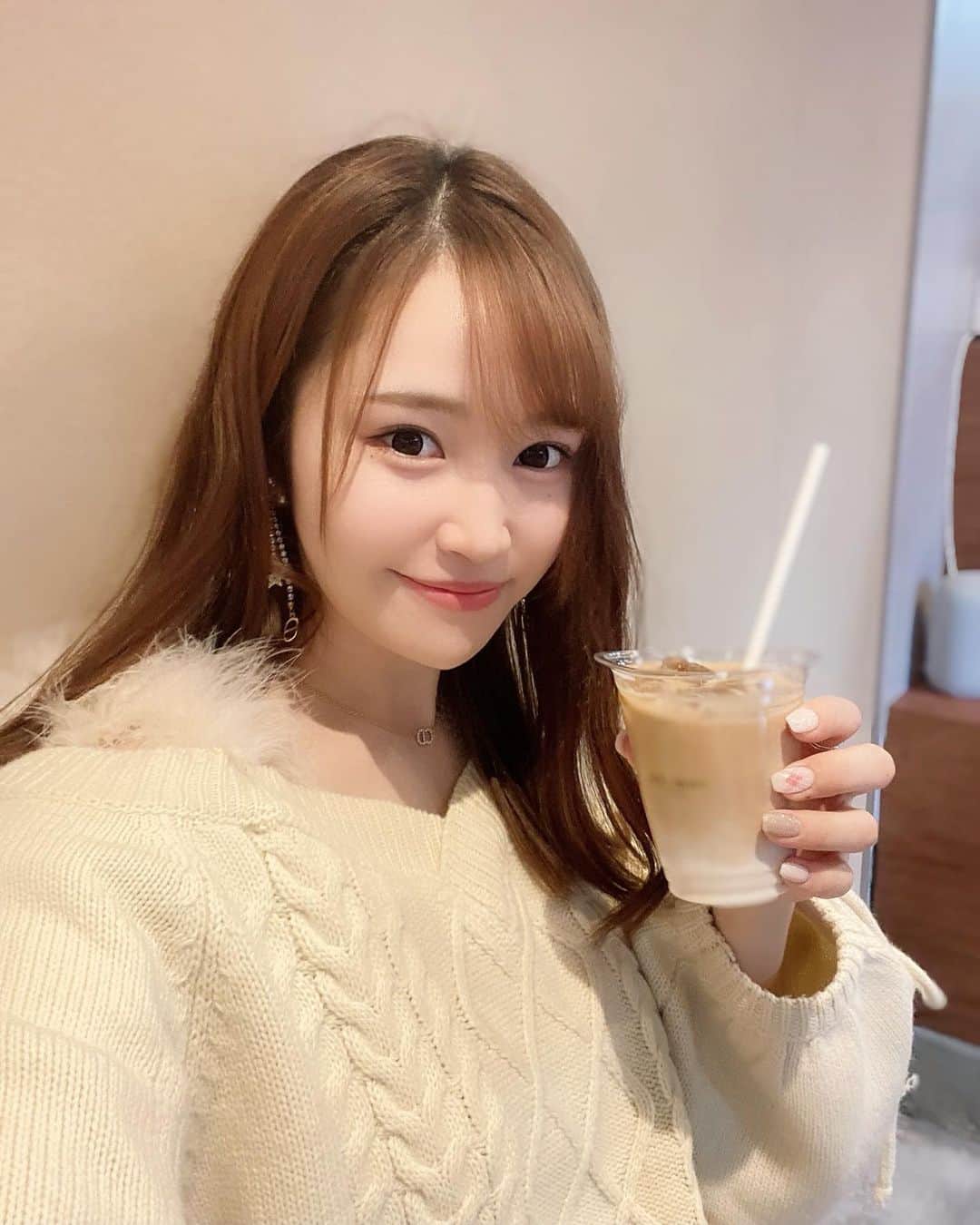 のインスタグラム：「🐶🍯 . みなしゃま今日も1日おつかれさま💕😆 . . . #イチナナライバー#イチナナ#ライバー#ライブ配信#配信者#tiktok#癒し系女子#ビジョビ#ビジョビジョ#ぷーちゃん#撮影モデル#サロンモデル#モデル#大阪サロンモデル#関西モデル#関西サロモ#関西サロンモデル募集#トライベッカカフェ#tribeccacafe」