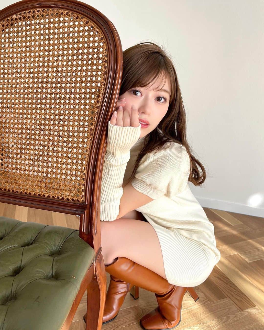 石崎日梨のインスタグラム：「⁡ 明日2月17日発売の「ヤングジャンプ12号」に 登場させていただきます👱🏻‍♀️🩰 ⁡ 大好きな @sanomadoka_photo さんに撮っていただきました！ 是非お手に取ってください！♡」