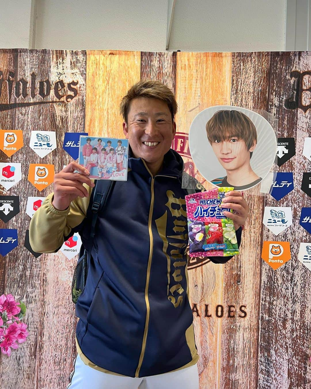 杉本裕太郎のインスタグラム：「丈一郎くんにサイン入りCDとうちわとハイチュウを貰いました🤩🤩🤩 今日からなにわ男子ファン😆 #なにわ男子 #藤原丈一郎」