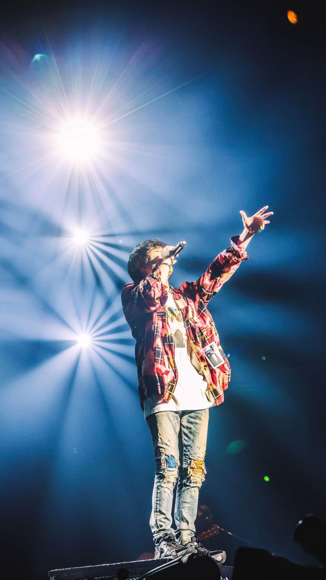のインスタグラム：「明後日から遂にツアーが始まる。 みんなにライブの楽しさを感じてほしいので、 大阪城ホールワンマンのライブダイジェストを YouTubeに公開しました！！  最高最強のワンマンツアーにします！ みんな楽しみにしててね！！ごじゃ！  #novelbright #大阪城ホール #ライブ  #開幕宣言 #ツキミソウ #歌ってみた  #YouTubeには長編で載せてます」