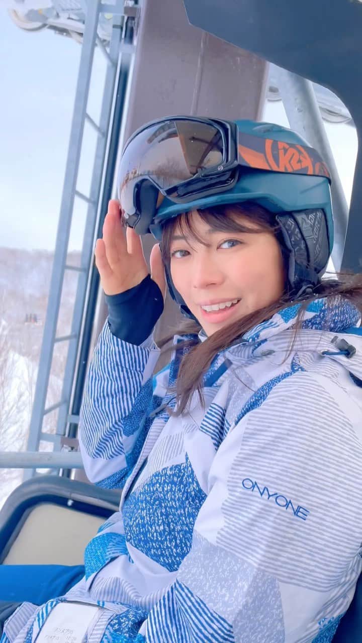 わちみなみのインスタグラム：「人生3回目のスノボ🏂  木の葉卒業🍃できて、 めちゃ嬉しい！！  どんどん滑りたい✨  教えてくれた方がわかりやすくて すぐできた！！✌︎  はじめのほう、アルゼンチンのコーチの方に教えてもらったんだけど、英語で習ったから 海外きたみたいで楽しかった！💭  まだスピードと傾斜ににビビる💦  #スノーボード #snowboarding #snowbord   レンタルウェアも卒業したい笑 やじろべえ厳守してますね」
