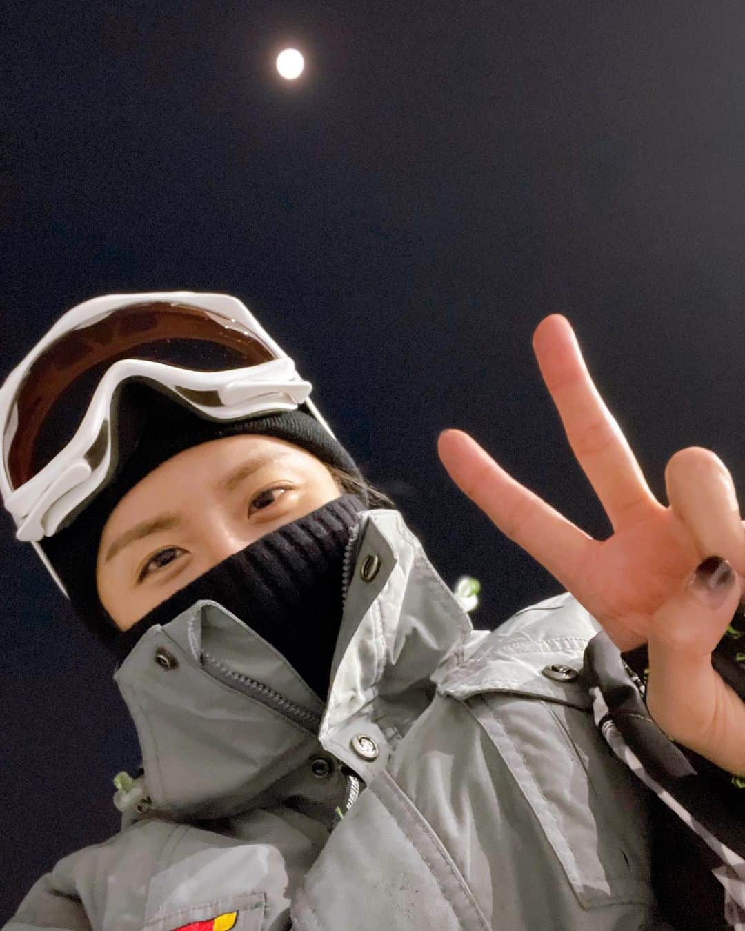 チン・イェソルのインスタグラム：「⛷🤍🤍🤍 #얼마만에 #스키장」