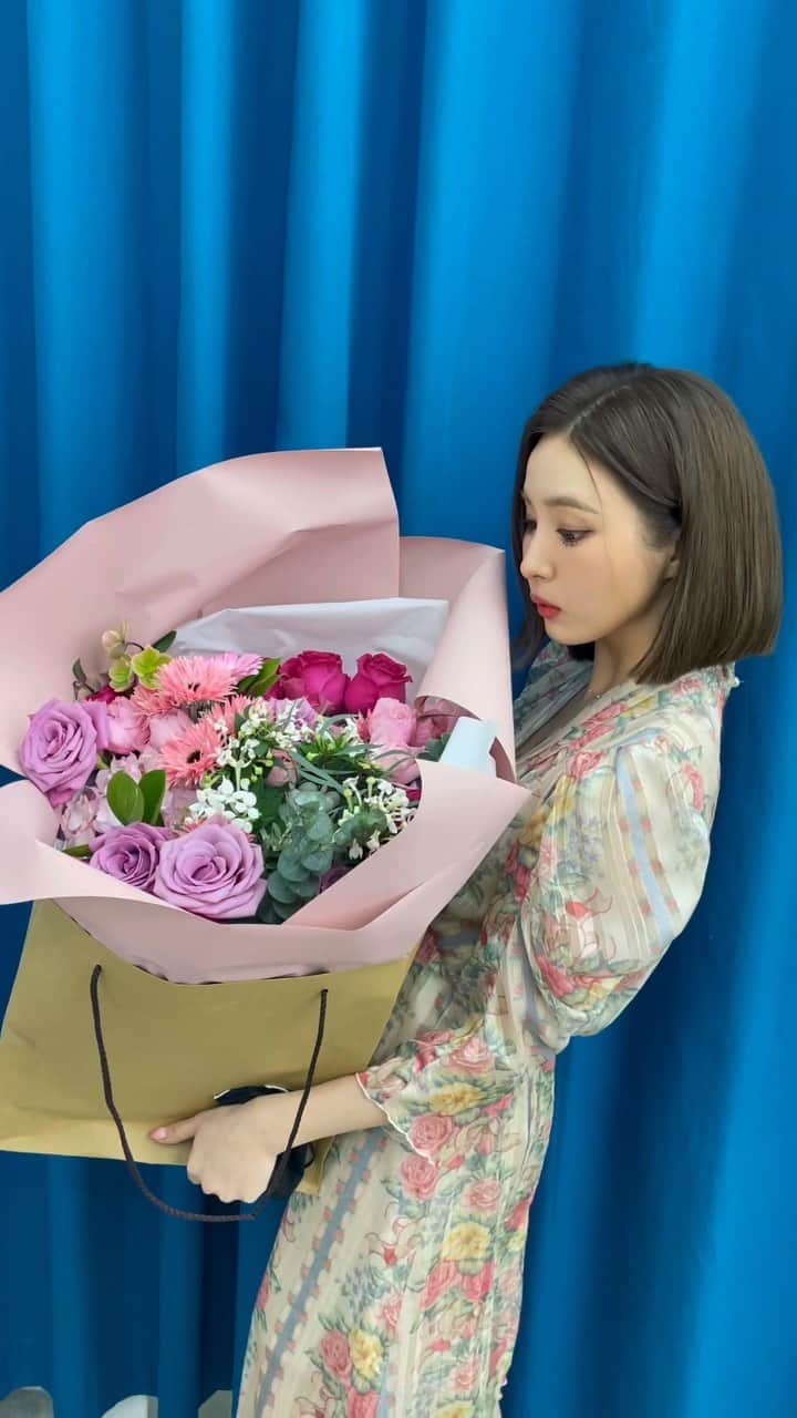 シン・セギョンのインスタグラム：「@banilaco_official 🌷」