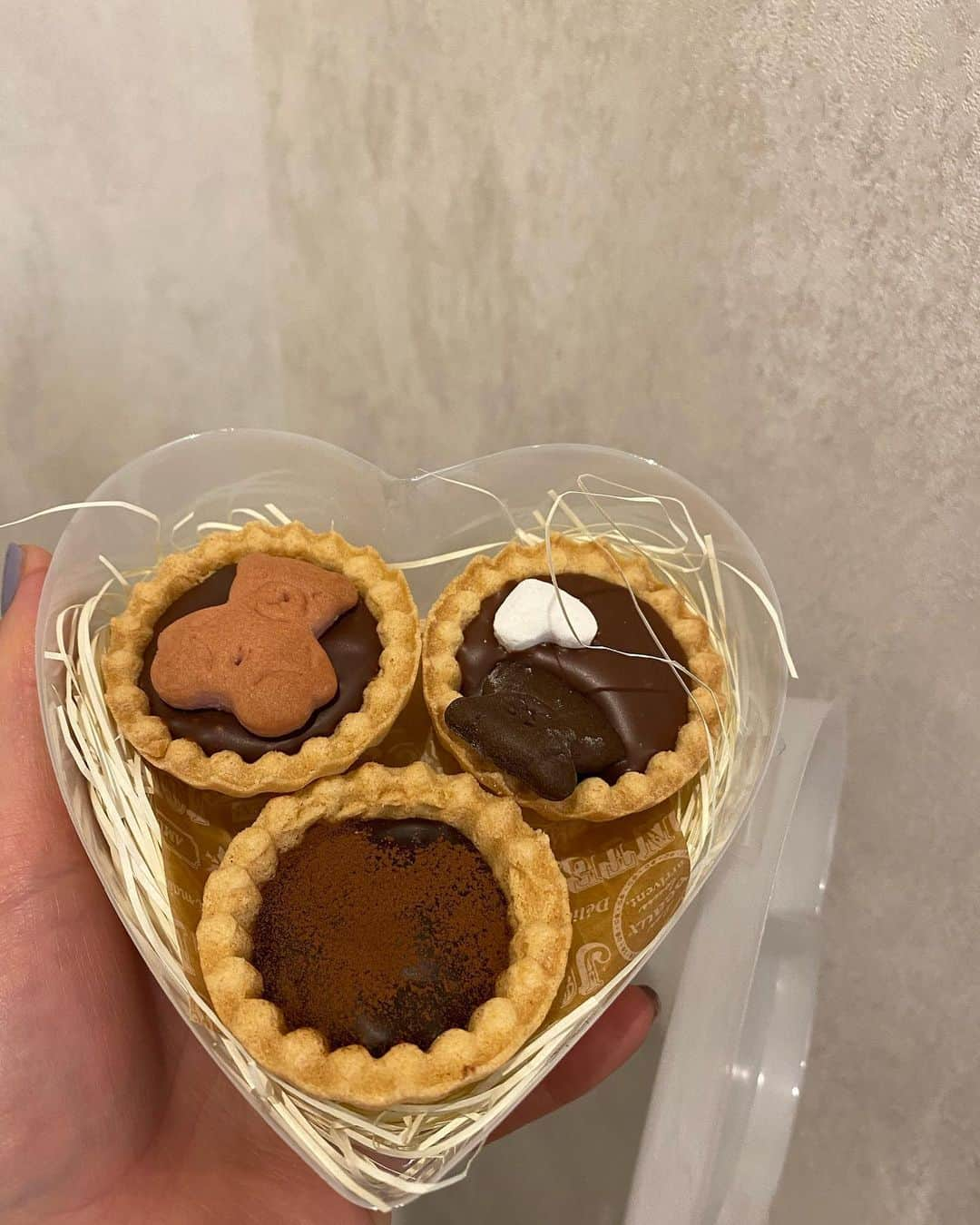 森戸知沙希さんのインスタグラム写真 - (森戸知沙希Instagram)「🍫🎈🤎  　 小田さんから頂いたチョコ🍫 　 #うまうま  #ばれんたいん  #happyvalentinesday  #🧸  #morningmusume22  #helloproject  #森戸知沙希」2月16日 23時37分 - chisaki__morito.official