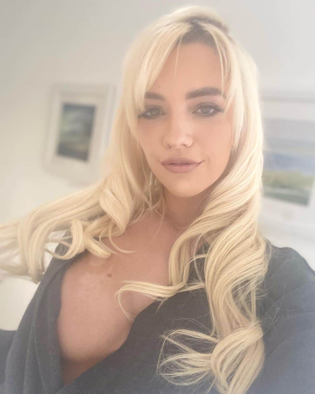 ケナ・ジェームスのインスタグラム：「Happy Wednesday everyone! 😘」