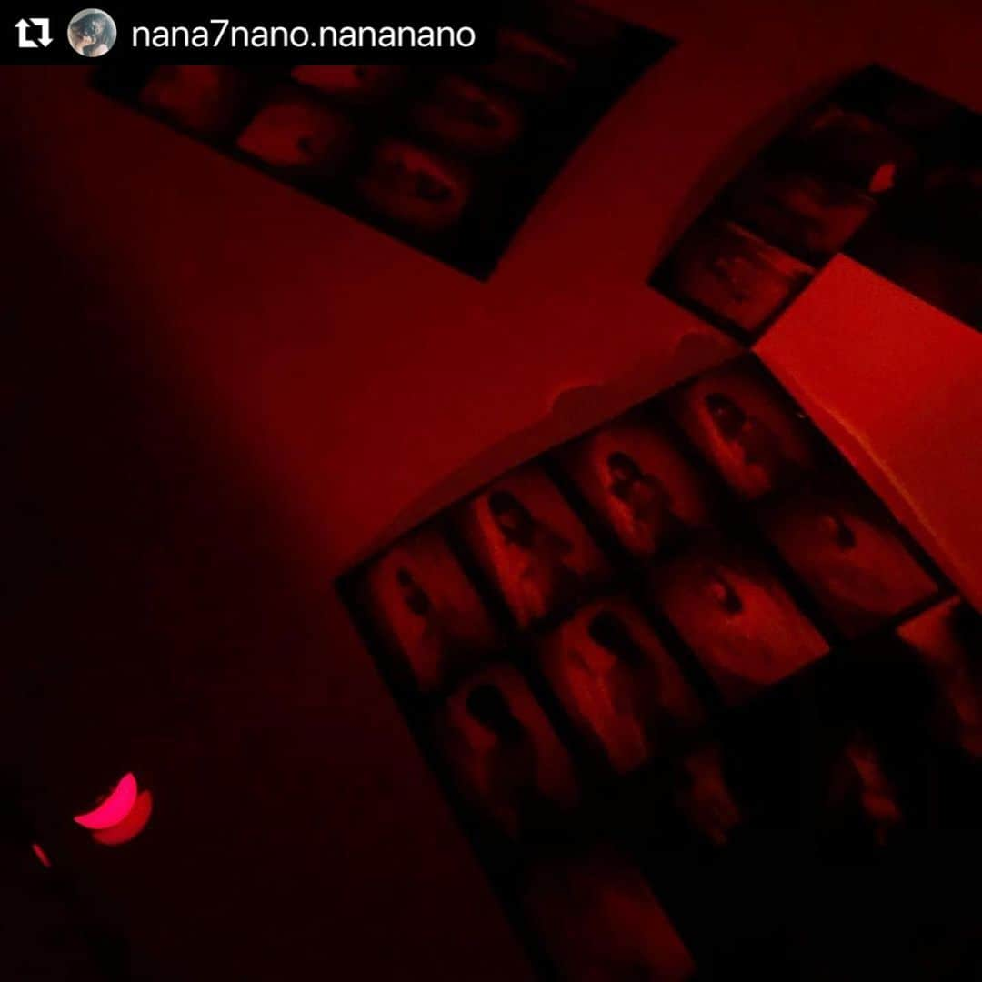 七菜乃さんのインスタグラム写真 - (七菜乃Instagram)「#Repost @nana7nano.nananano with @make_repost ・・・ #暗室作業  #写真展 #モノクロフィルム #バライタ #暗室  #artwork #filmphotography   #film #filmcamera  #フィルムカメラ  #genic_mag #モノクローム」2月17日 11時20分 - nananano.nano