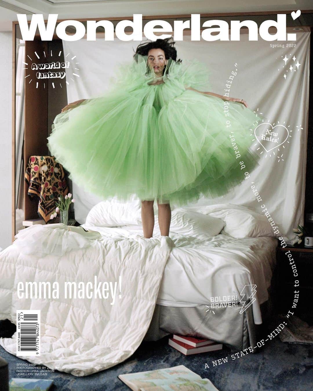 エマ・マッキーのインスタグラム：「@wonderland 💚  Photography by @zacharychick  Fashion by @toniblaze Words by @scarlintheshire Hair by @carlosferraz_ Make-up by @charlotteyeomansmakeup  Nails by @rebeccajadewilson_nails」