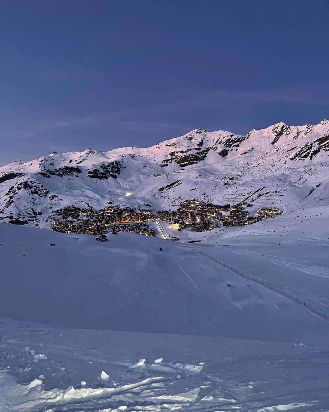 アガサ・モレイラのインスタグラム：「Val Thorens 01.22」