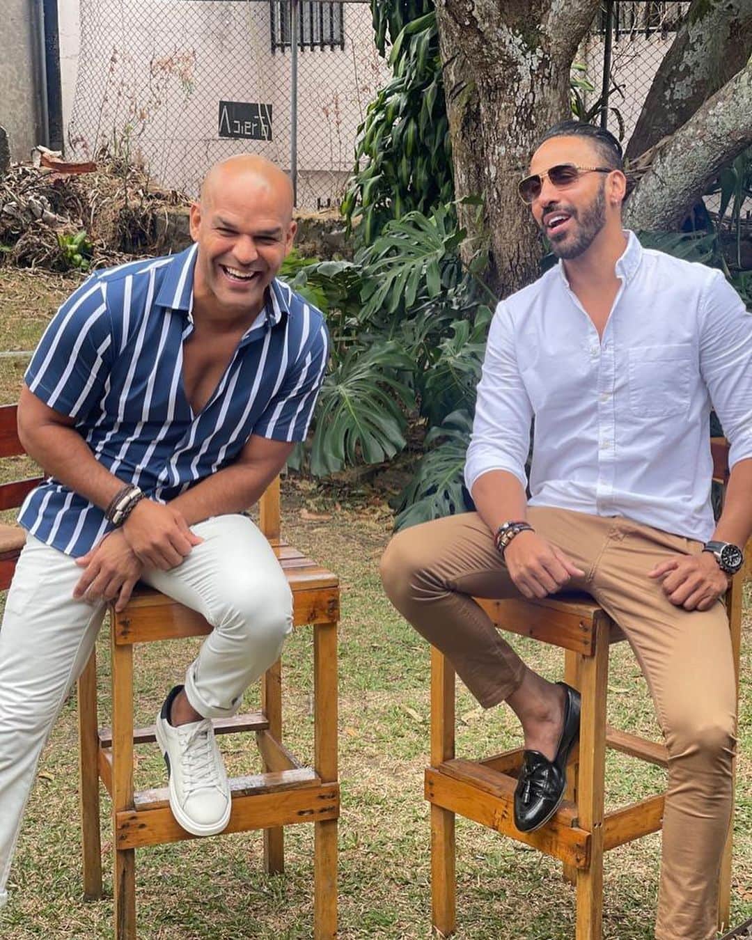 アマウリー・ノラスコのインスタグラム：「Just Keep Walking !  #TheWalkers #PuraVida #JohnnieWalker」