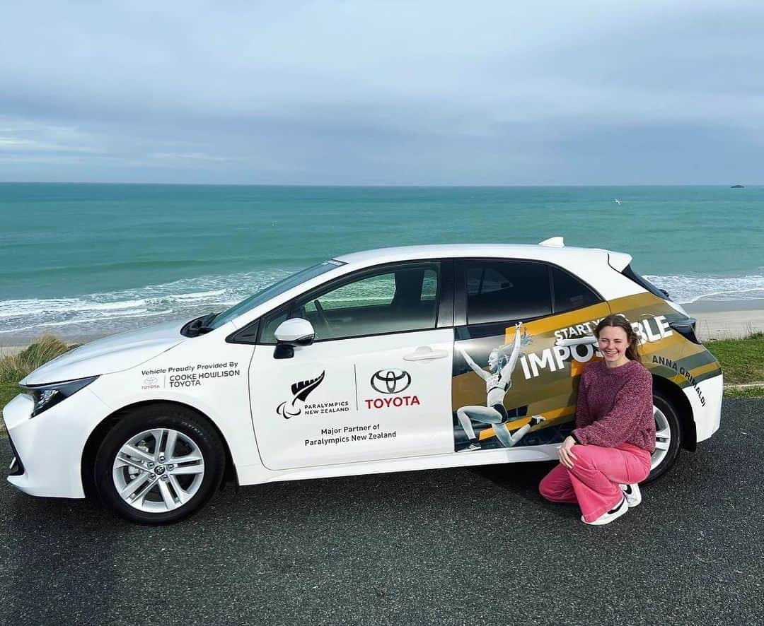 Anna Grimaldiさんのインスタグラム写真 - (Anna GrimaldiInstagram)「I had to say goodbye to coolest Toyota Corolla this week! Thank you @cooke_howlison_toyota for your support and for letting me drive around in style for the last 6 months with a big jumping Anna on the side!  Its back to the old red girl for me ❤️」2月17日 8時29分 - annakategrimaldi