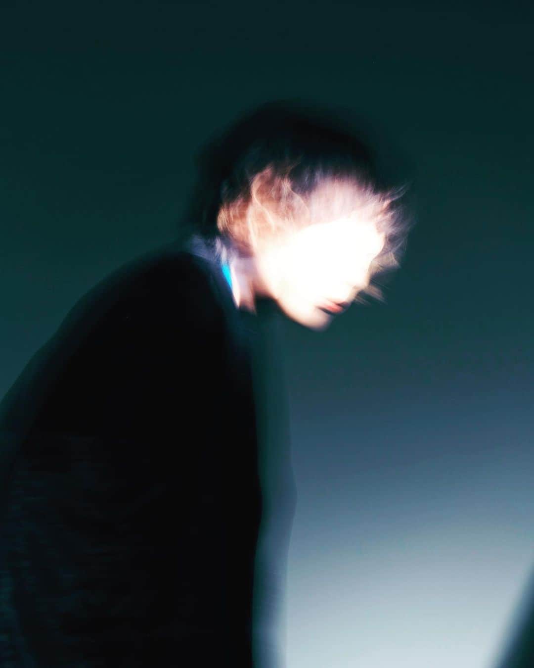 Eveのインスタグラム：「MUSICA 2022.3月号 表紙 本日発売、背筋悪めです、よろしく。」